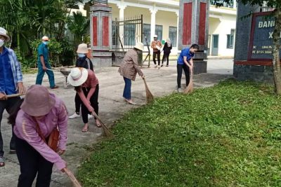 Tham gia lao động dọn vệ sinh hưởng ứng ngày Môi trường thế giới, ngày Đại dương thế giới năm 2022